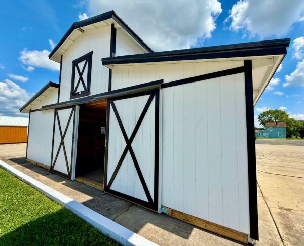30x30 Deluxe Monitor Style Horse Barn