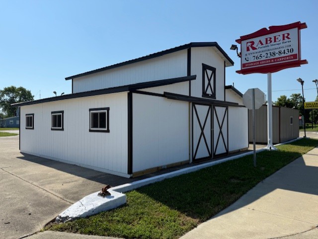 white horse barn and raber sign at the Richmond lot
